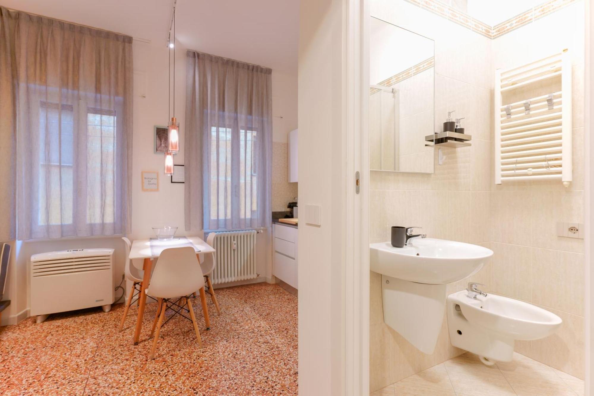 M&M Apartment Болоня Екстериор снимка