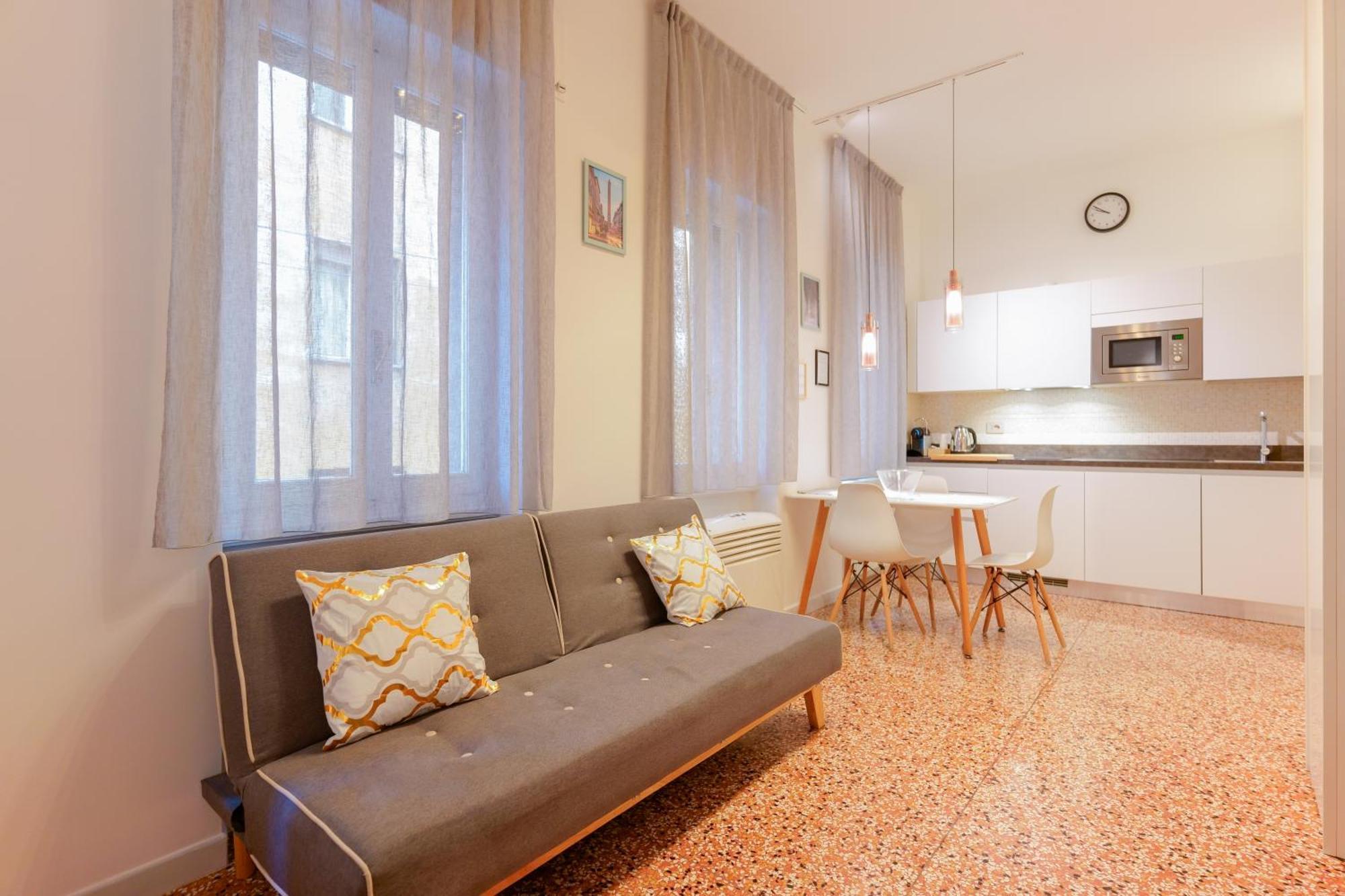 M&M Apartment Болоня Екстериор снимка